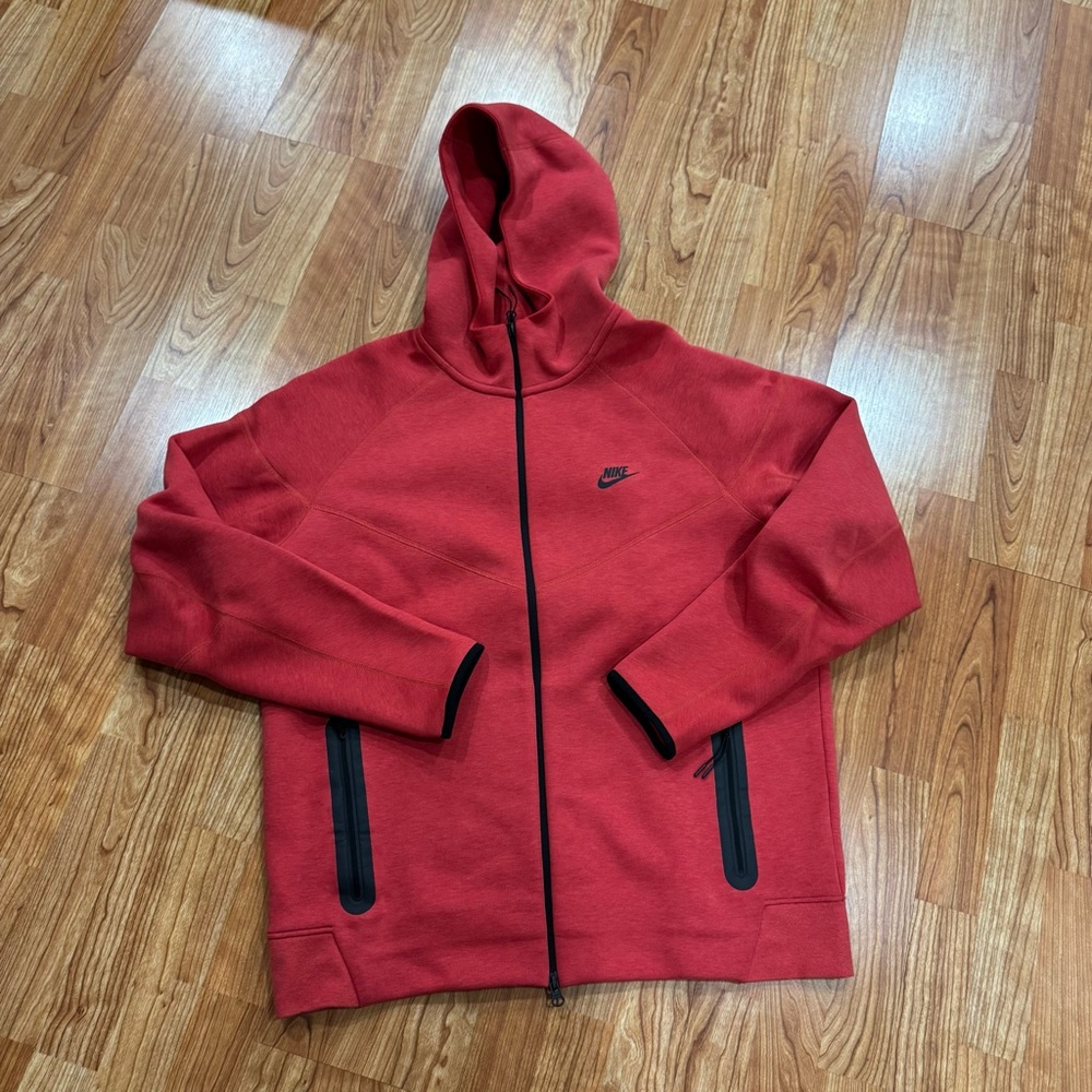 Nike Tech Windrunner
Men's Fleece Full-Zip Jacket